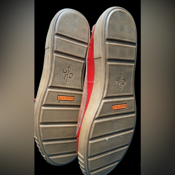 Cole Haan Nike Air red rubber shoe with tan leather accent. Size 9 - Picture 4 of 5